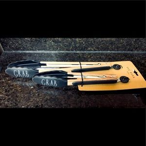 RAE DUNN-Tongs “Grab”